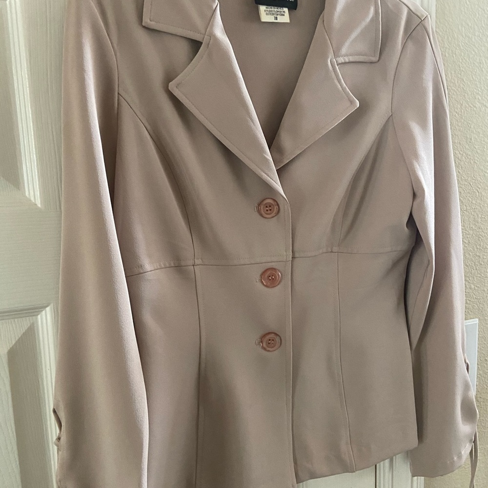 Taupe colored, fitted, suit blazer.